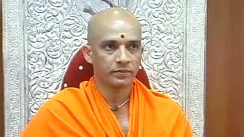 आईए मिलें, आईआईटी से पढ़े 'धर्मगुरु' से