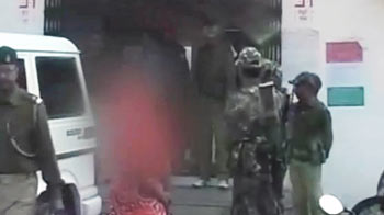 झारंखड : आदिवासी महिला से गैंगरेप, आरोपी फरार झारंखड : आदिवासी महिला से गैंगरेप, आरोपी फरार