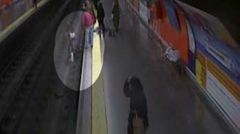 Video : Spain video shows police officer saving woman from tracks