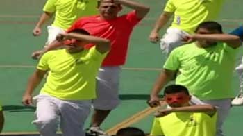 Chile prisoners make a flash splash