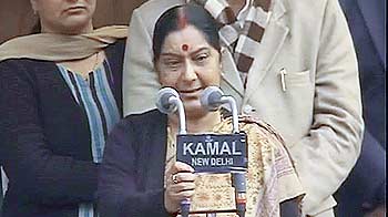 बर्खास्त किए जाएं शिंदे : सुषमा स्वराज