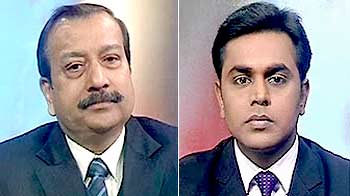 अफसर क्यों कहते हैं, 'पाय लागूं नेताजी'