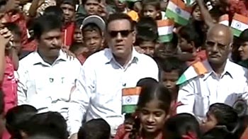 Boman visits a Mumbai school