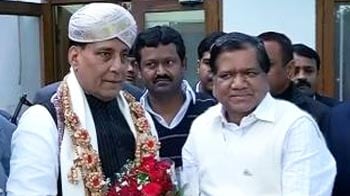 Video : Amid Karnataka crisis, Jagadish Shettar meets Rajnath Singh