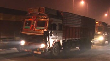 सड़कों पर ट्रकों का टेरर