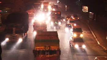 दिल्ली : सड़क पर जारी है ट्रकों का आतंक