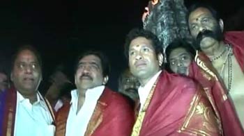 तिरुपति बालाजी का दर्शन करने पहुंचे तेंदुलकर तिरुपति बालाजी का दर्शन करने पहुंचे तेंदुलकर