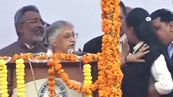 महिला पार्षद ने किया शीला के कार्यक्रम में हंगामा