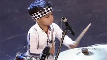 3-year-old wins hearts with beats
