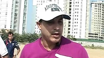 'Fielding Guru' Robin mentors students with the tricks of the trade