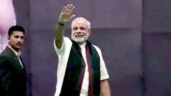 विरोध के बीच हुआ नरेंद्र मोदी का दौरा