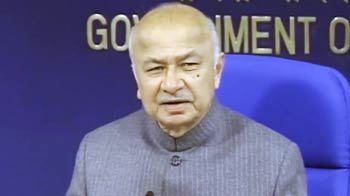 अफजल के परिवार को 7 फरवरी को ही खत भेज दिया था : शिंदे