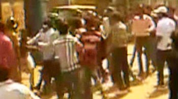 1 cop killed as Trinamool, Congress students armed with guns clash in Kolkata