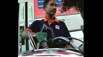 Videos : पेट्रोल एक रुपया, डीजल 50 पैसे महंगा होगा : सूत्र