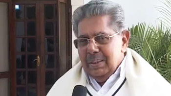 New controversy from Vayalar Ravi: I apologised, woman reporter laughed