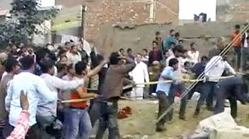 सीमापुरी इलाके में तीन मंजिला इमारत गिरी, एक की मौत