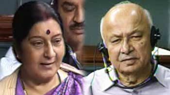 हैदराबाद धमाके पर शिंदे का बयान, सुषमा के सवाल हैदराबाद धमाके पर शिंदे का बयान, सुषमा के सवाल