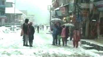 मनाली में बर्फबारी से एडवेंचर स्पोर्ट्स के शौकीन खुश