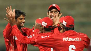 Jain University vs Jiwaji University: Wicket Fall