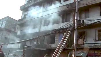 कोलकाता के बाजार में आग, 19 लोग मरे