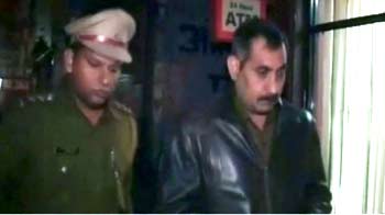 गुड़गांव में दो लोगों की चाकुओं से गोदकर हत्या