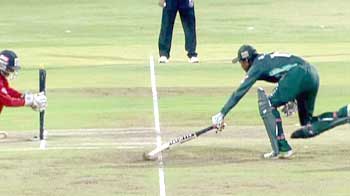 Jain University vs Aligarh University: Wicket Fall