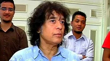 Zakir Hussain, choir perform for a cause