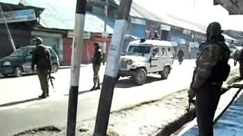 Video : Two policemen killed by militants in Kashmir