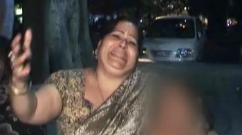 दिल्ली : पति पर पत्नी को जिंदा जलाने का आरोप