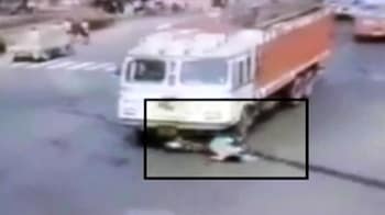 Video : Caught on camera: woman escapes after speeding truck crushes her bike