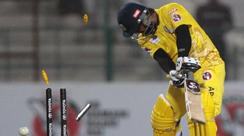 Aligarh University vs VBS University: Wicket Fall