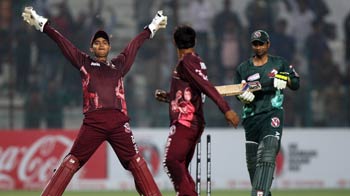 Jiwaji University vs Aligarh University: Wicket Fall