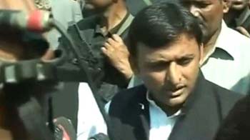 Video : UP cop killing: Akhilesh faces protests in Kunda