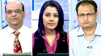 Hold Hero Motocorp, Cairn India: experts