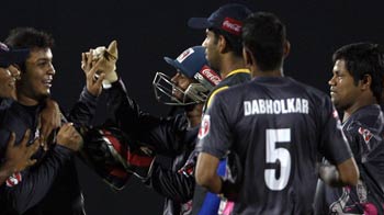 Dabholkar's bowling a tribute to hero Steyn