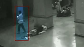 कैमरे में कैद : दादर स्टेशन पर हुआ बच्चा चोरी