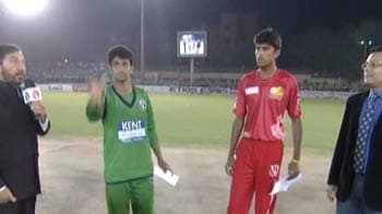 Video : Bengaluru opt to bat first