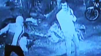 Video : कैमरे में कैद : मुंबई में बिल्डर पर हुआ जानलेवा हमला