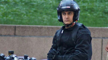 Aamir Khan leaves for the Alps