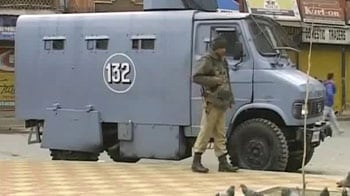 Videos : श्रीनगर में तनाव के बाद कर्फ्यू लगाया गया