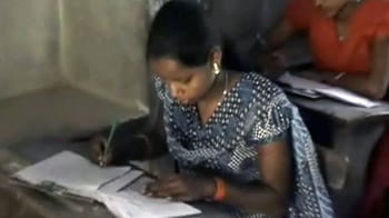 Videos : कैमरे में कैद : बिहार में हाईस्कूल परीक्षा में नकल करते बच्चे