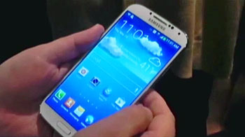 नया नवेला सैमसंग गैलेक्सी एस4 फोन