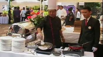 Video : In Bangalore, cooking it up for charity