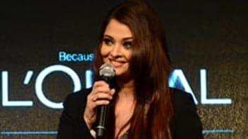 Video : Aishwarya gives red carpet a miss