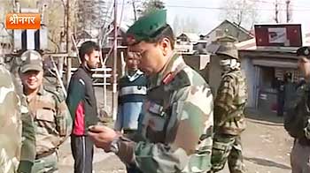 बीएसएफ की गाड़ी पर हमला, दो जवान घायल