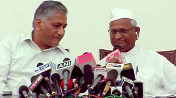 केजरीवाल के मंच पर नहीं जाएंगे अन्ना