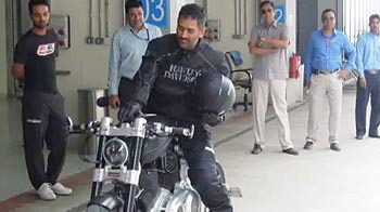 एफ-1 ट्रैक पर जश्न मनाने पहुंची टीम इंडिया