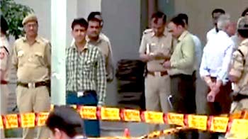 Videos : कड़कड़डूमा मेट्रो स्टेशन के पास फायरिंग, पत्नी की हत्या