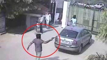 Video : Cops release CCTV footage of men who allegedly shot BSP leader
