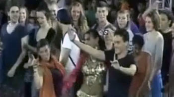 देसी होली में विदेशी सैलानी